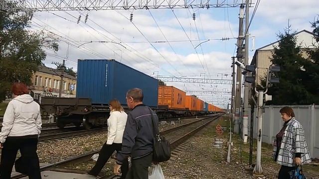 Встреча ВЛ80с-548 с контейнерным поездом и ВЛ80с-580 с грузовым поездом смотреть онлайн