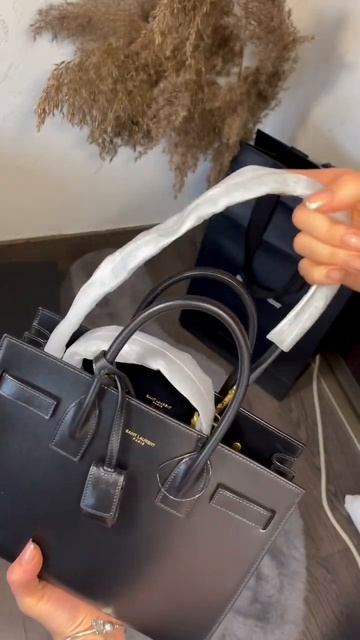 In love with her already 🤍 #ysl #yslbag #yvessaintlaurent #unboxing #unboxingvideo #fashion смотреть онлайн