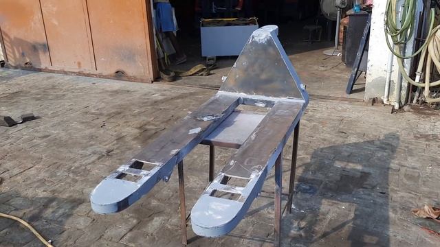 Hydraulic Hand Pallet Truck manufacturing by SATYA FORKLIFT ENGINEERING & EQUIPMENTS PVT. LTD смотреть онлайн