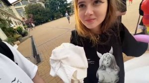 даша нюхает трусы строго