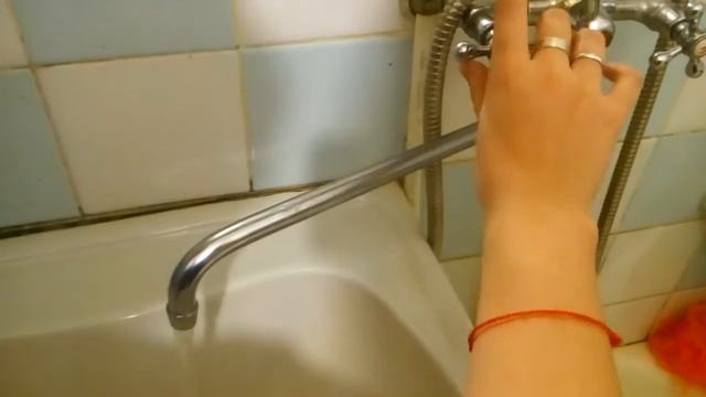 В Астрахани на улице Сен-Симона нет горячей воды с сентября смотреть онлайн
