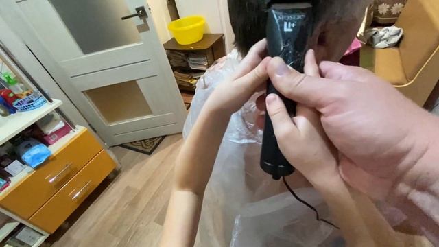 АЛИНА ПОДСТРИГЛА ДЕДА.. ПЕРВЫЙ ОПЫТ. смотреть онлайн