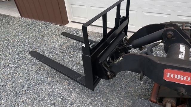 Toro Dingo Mount 42" pallet forks смотреть онлайн