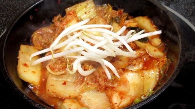 Easy Skillet KIMCHI And EGG Breakfast ~ Healthy Spicy Breakfast Recipe