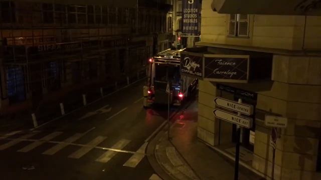 Франция, мусоровоз ночной