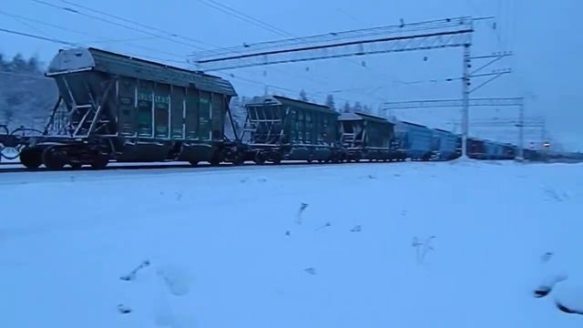 Электровозы ЭП1-122 и ВЛ80Т-989 смотреть онлайн