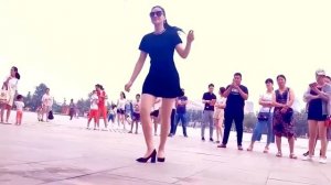 Завораживающий танец, Китаянка Цинцин, танцует под песню Айдамир Мугу Черные глаза