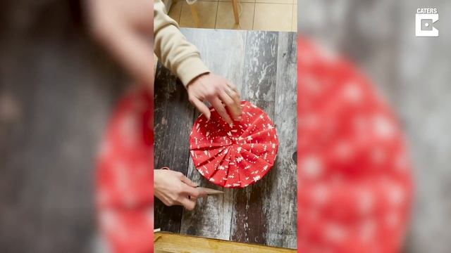 Professional Gift Wrapper Reveals Present Tips смотреть онлайн