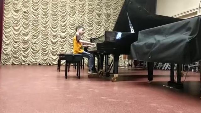 И.С. Бах Менуэт исполняет Коньков Олег (1 класс) смотреть онлайн