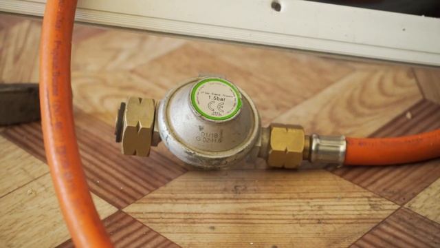 Жительнице общежития пришлось покидать квартиру через окно смотреть онлайн