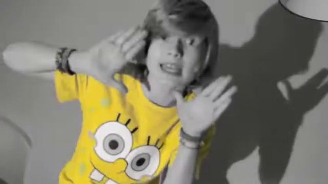 Челкастый няша танцует