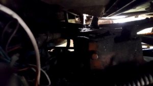 МТЗ 82.Где смотреть уровень масла коробки передач и заднего моста.Как залить.