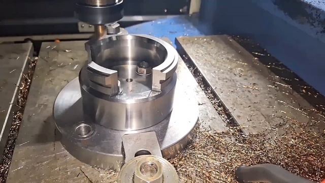 Very nice carving. Work with a finger mill.Очень красивая резьба.Работа пальчиковой фрезой. смотреть онлайн