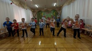 танец «Ванька-встанька»  мальчики средняя группа