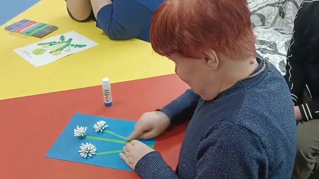 Одуванчики из ватных палочек смотреть онлайн