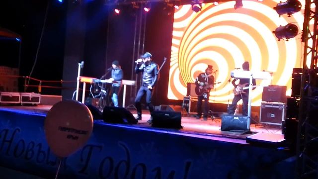 Новый 2016 год в Симферополе - выступает группа "Плазма" смотреть онлайн