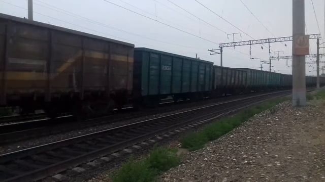 Электровоз 3ЭС5К 901 С грузовым поездом. Вос. Сиб. жд. смотреть онлайн