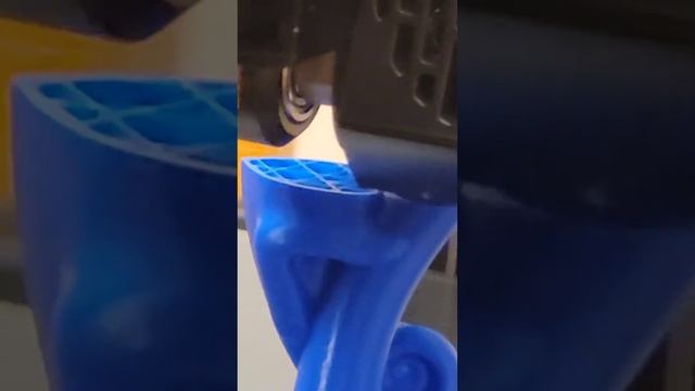 3D Chameleon pen holder - my first successful print with the Ender 3 v2 смотреть онлайн