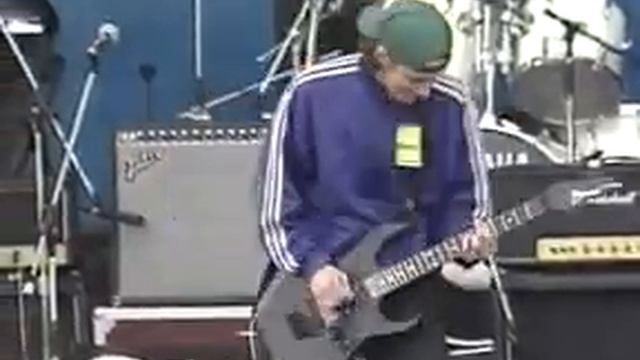Кирпичи - Кирпичи Тяжелы (live @ Питерский Рок-фестиваль '96) смотреть онлайн
