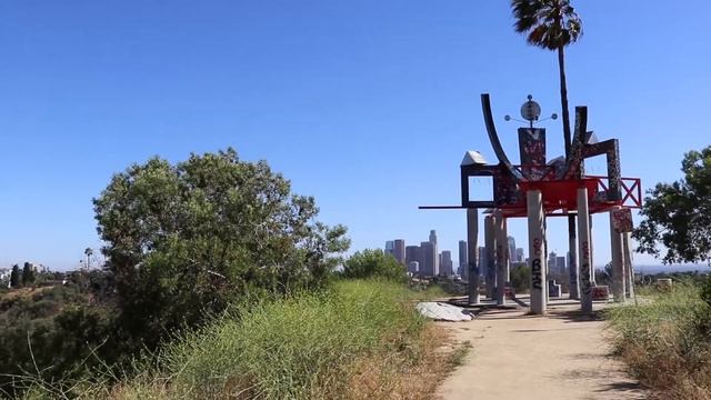 Inside the artist's studio: Peter Shire смотреть онлайн