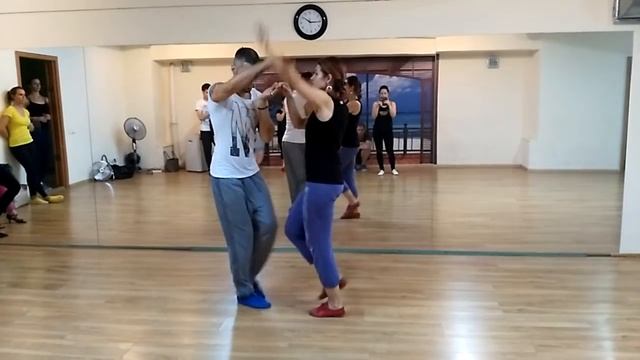Уроки сальсы в Mambotime. Связка с урока старших и немного импровизации. смотреть онлайн