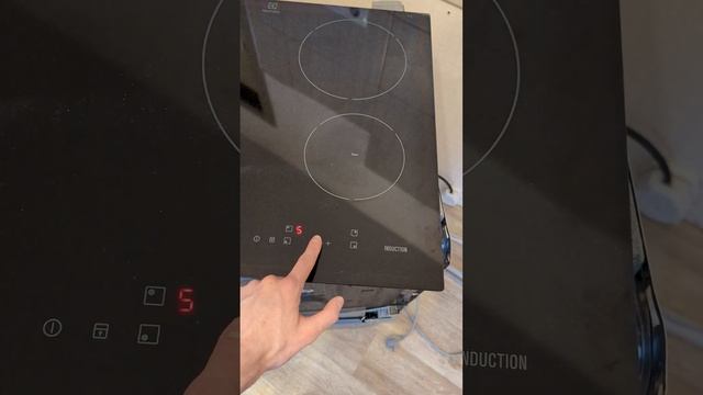Индукционная варочная поверхность Electrolux EHH56240IK смотреть онлайн