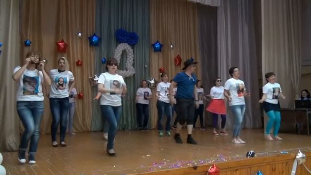 Последний звонок в школе. Выступление родителей