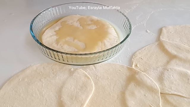 BU YÖNTEMLE İSTER DONDURUCUYA AT❗İSTER HEMEN PİŞİR❗KAT KAT ÇITIR ÇITIR EL AÇMASI BÖREK TARİFİ смотреть онлайн