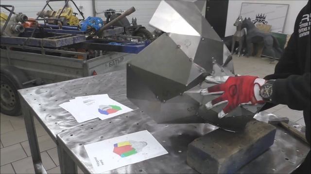 Сборка большого полигонального медведя из металла смотреть онлайн