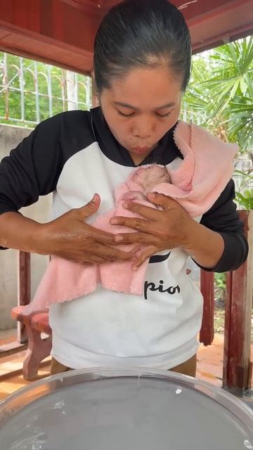 Little Monkey Tong With Mommy