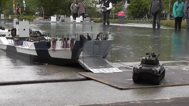 RC Boat - Landing Craft and Tanks at ASK Show Case 2014 смотреть онлайн
