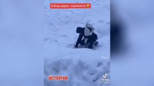 А я несу тебе цветы, а я несу тебе цветы...)))