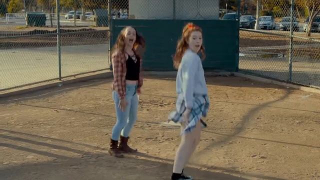 MOUTHWATERING TARA BIANCO & DELICIOUS ASS ASHLEY CLAY DANCING TO LEGENDS KELSEA BALLERINI смотреть онлайн