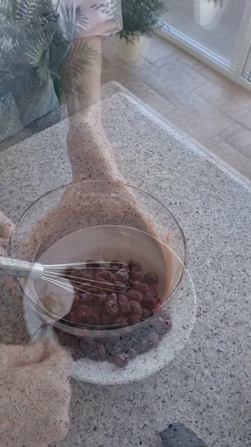 Очень быстрый шоколадный пирог с вишней  #shorts