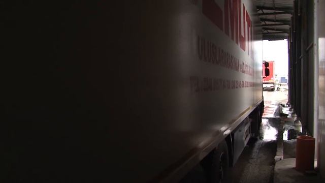 Масовата дезинфекция на превозни средства на границата с Турция смотреть онлайн