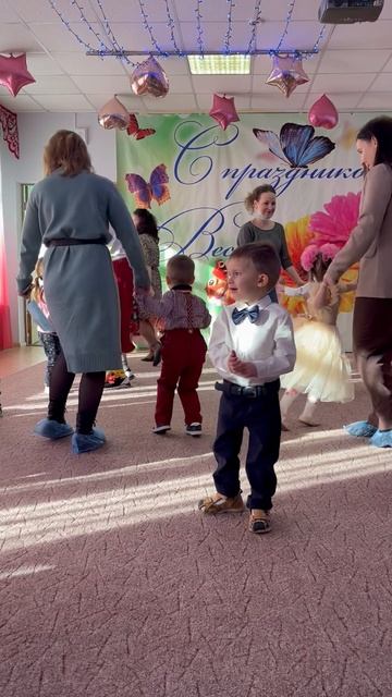 Володя танцует на утреннике в детском саду смотреть онлайн