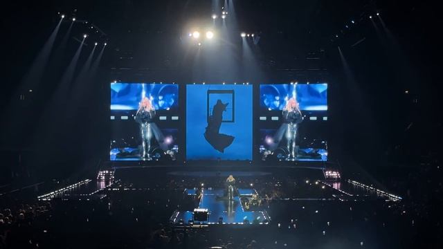 Madonna - Rain (live at the O2 | Celebration Tour) смотреть онлайн