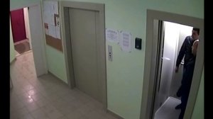 Ломают лифт...