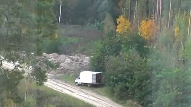 Выбрасывают мусор из газели смотреть онлайн