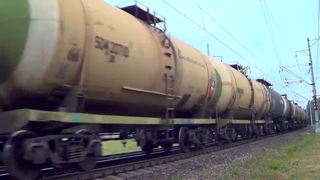 ВЛ10У-225 с наливным поездом смотреть онлайн