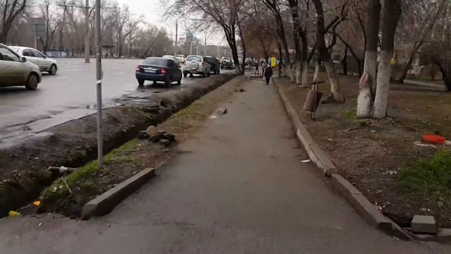 Тротуары Алматы. Улица Толе Би. смотреть онлайн