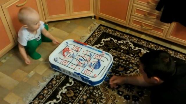 Маленький болельщик хоккея!!!!! смотреть онлайн