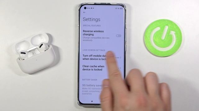 How to Activate Reverse Wireless Charging on Xiaomi Mi 11 – Charging Battery Settings смотреть онлайн