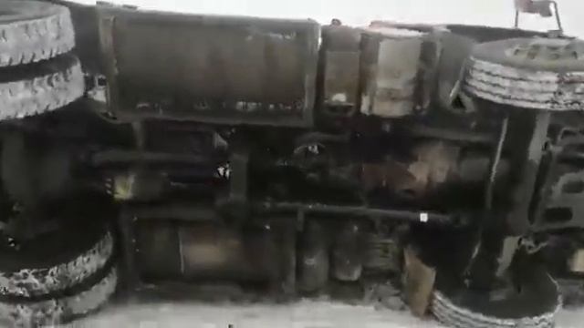 ВОЛЬВО  перевернулась при разгрузке...