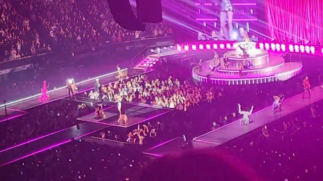 Madonna-The Celebration Tour VOGUE on 3/9/24 @theforum смотреть онлайн