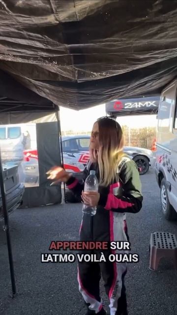 Elle débute le Drift, mais elle a tout d'une future pilote #automobile #bmw #drift #e36 смотреть онлайн