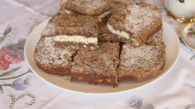 Простой рецепт пирога к чаю. Домашняя выпечка с творогом. смотреть онлайн