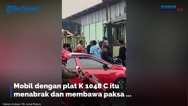 POLISI BERTAHAN BERGANTUNGAN di Kap Mobil Calya Hingga Terbawa 500 Meter di Kudus смотреть онлайн