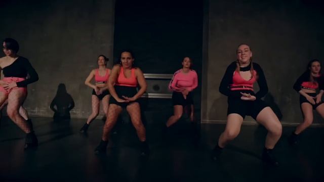 DRUM DI FIRE | WOII GYAL | YAKSTA | DANCEHALL FEMALE CHOREO смотреть онлайн