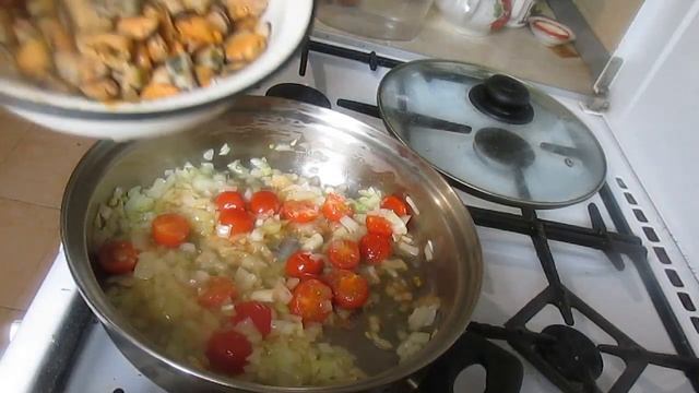 ПАСТА С МИДИЯМИ В СЛИВОЧНО ЧЕСНОЧНОМ СОУСЕ не оставит вас равнодушными! Быстро, вкусно, просто